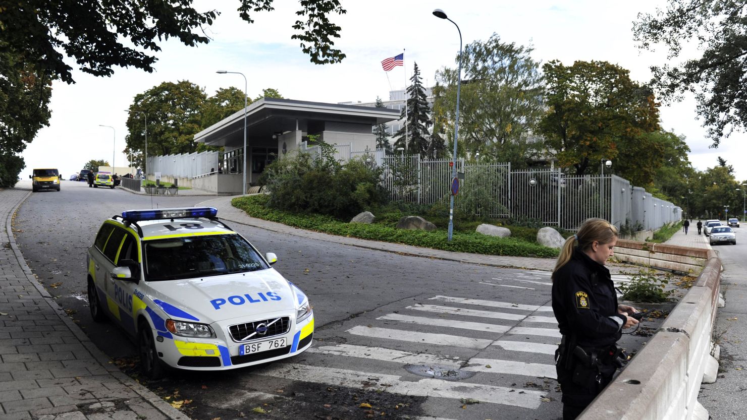 Police guard the U.S. embassy in Stockholm, Sweden during a bomb scare on September 17, 2010.