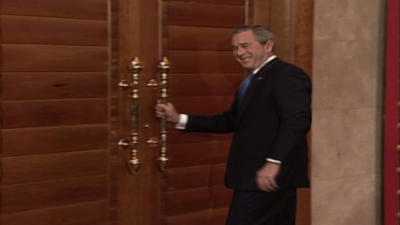 2005: Bush trapped in room