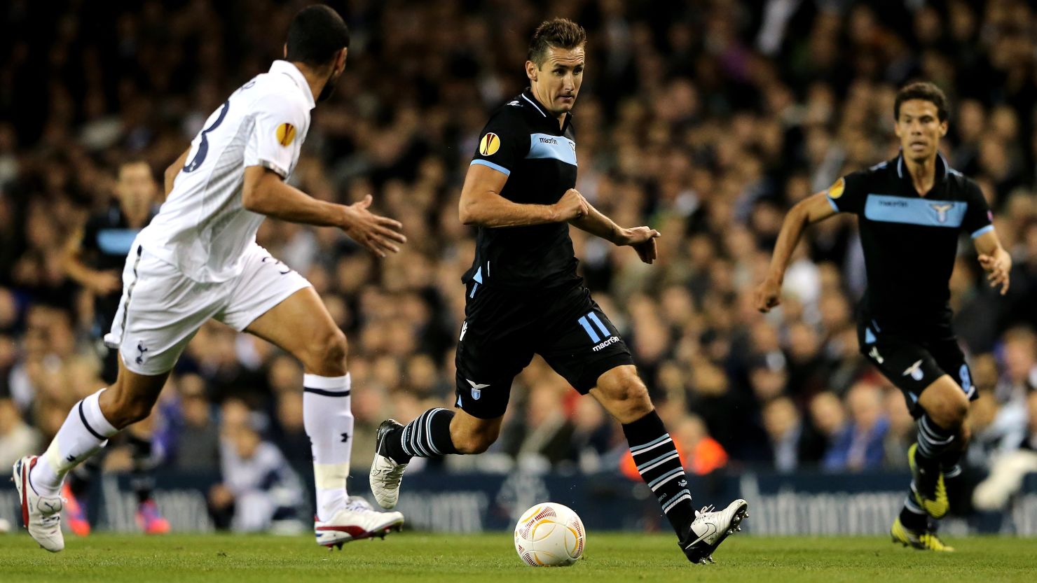 Lazio's Miroslav Klose was unable to break the deadlock at White Hart Lane as the teams finished goalless.