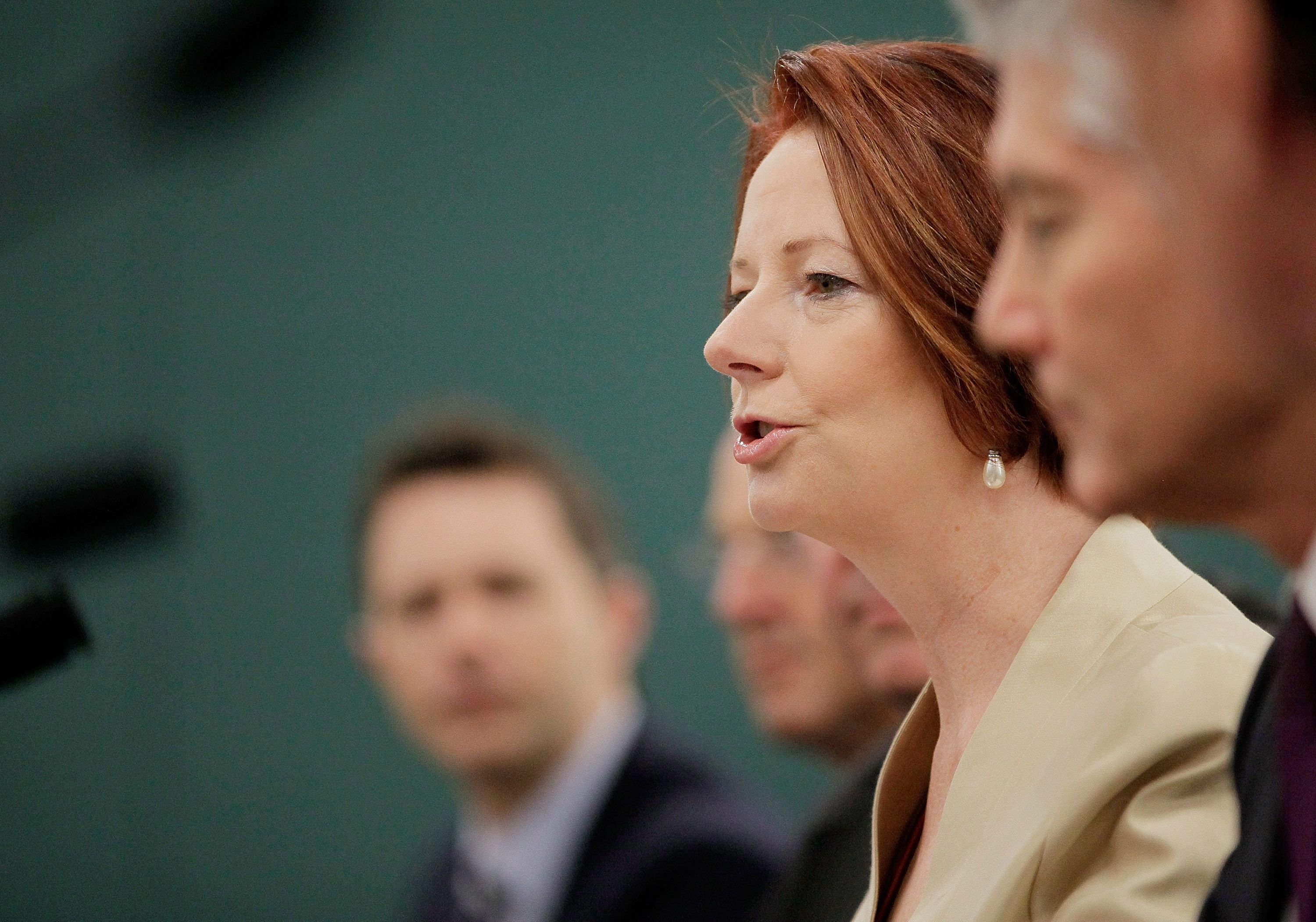 Gillard labels abbott a misogynist