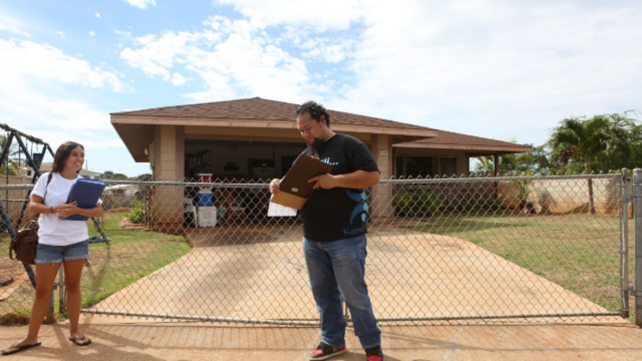 Joe Heaukulani and Kelsey Amos dedicate weekends to encouraging new voters.