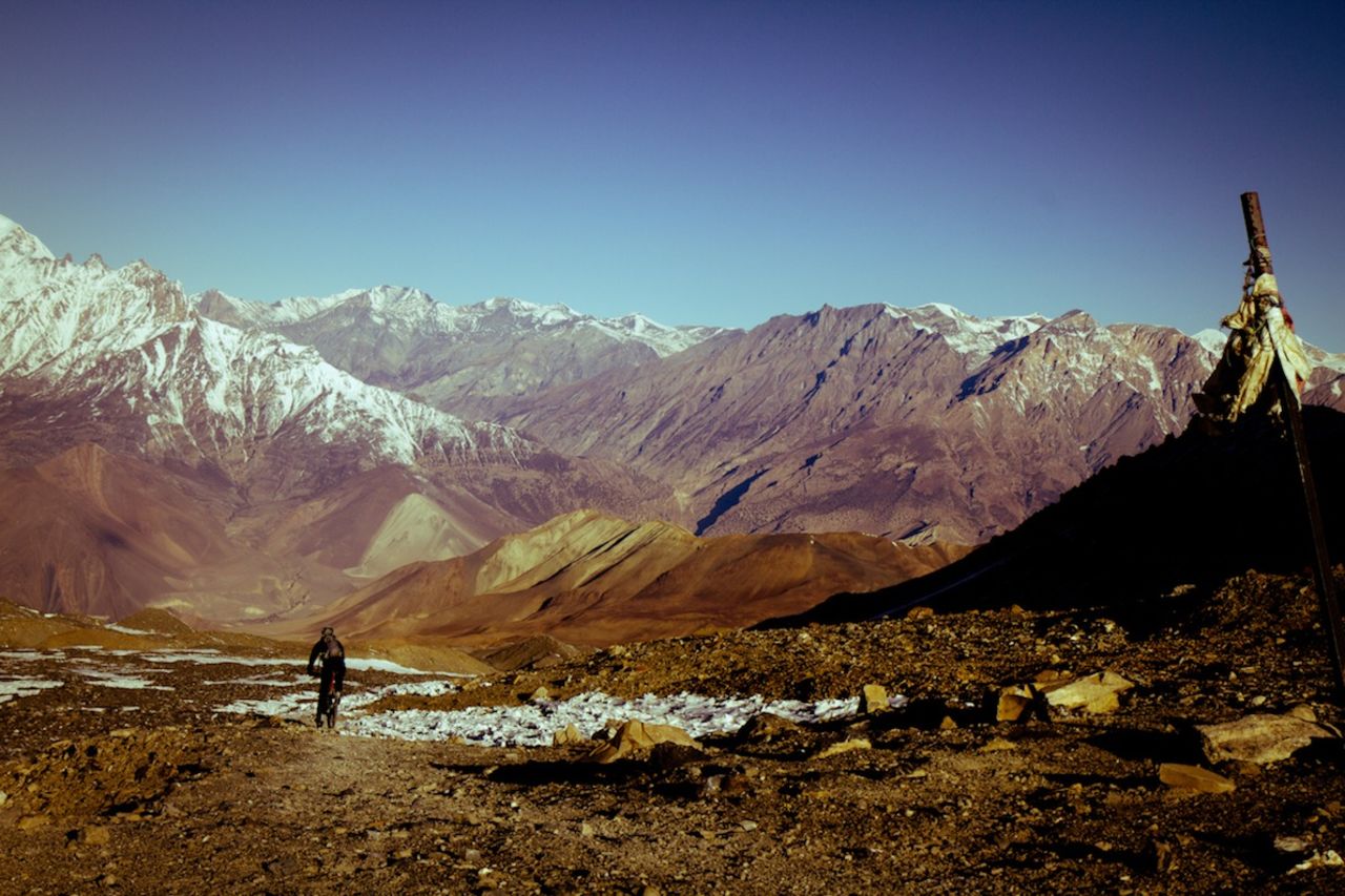 The spectacular setting of the Himalayas is the battleground for the Yak Attack -- a 400km feat of mountain biking endurance and nerve. IInvolving 12,000m of climbing over the highest mountain pass in the world, competitors have to cope with the effects of altitude, frostbite and snow blindness. 