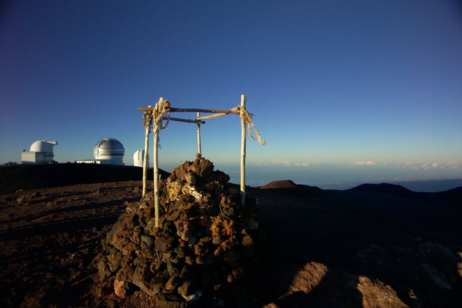 The Mauna Kea summit, 13,796 feet above sea level, gives a dizzyingly high look at the ocean, and island, below.