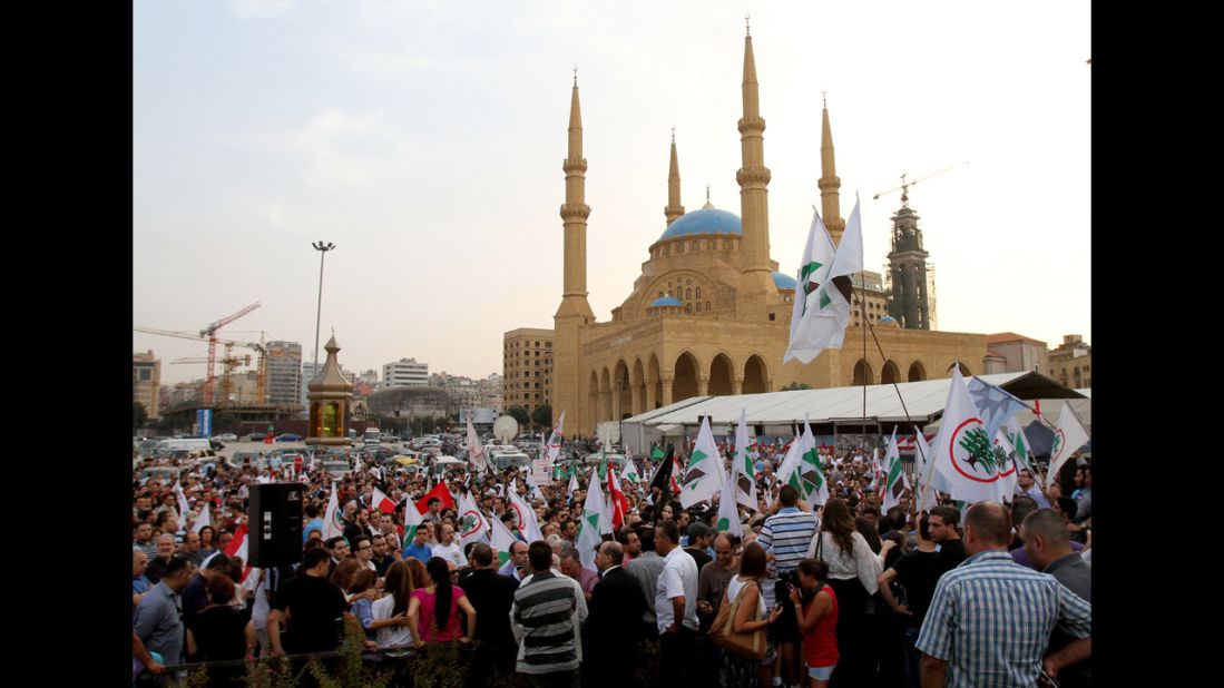 Sunday's anti-government protests came after a series of political speeches given to the crowd gathered in Beirut's central square.