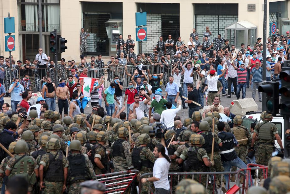 Demonstrators face off with Lebanese security forces on Sunday as they try to storm the palace.