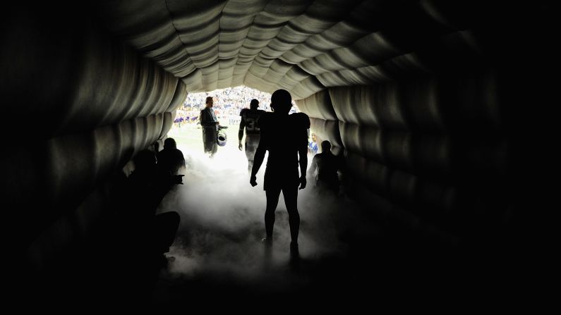No. 33 Jamarca Sanford and No. 26 Antoine Winfield of the Minnesota Vikings stand in the tunnel on Sunday before the game against the Arizona Cardinals.