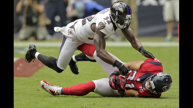 Owen Daniels of the Texans catches a pass in the back of the end zone for a touchdown against Ravens defender James Ihedigbo.