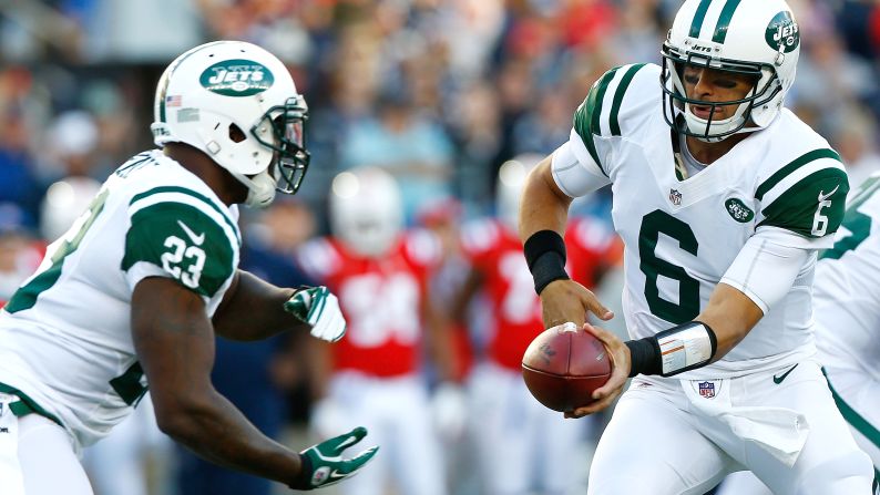 Jets quarterback Mark Sanchez hands the ball off to Shonn Greene.