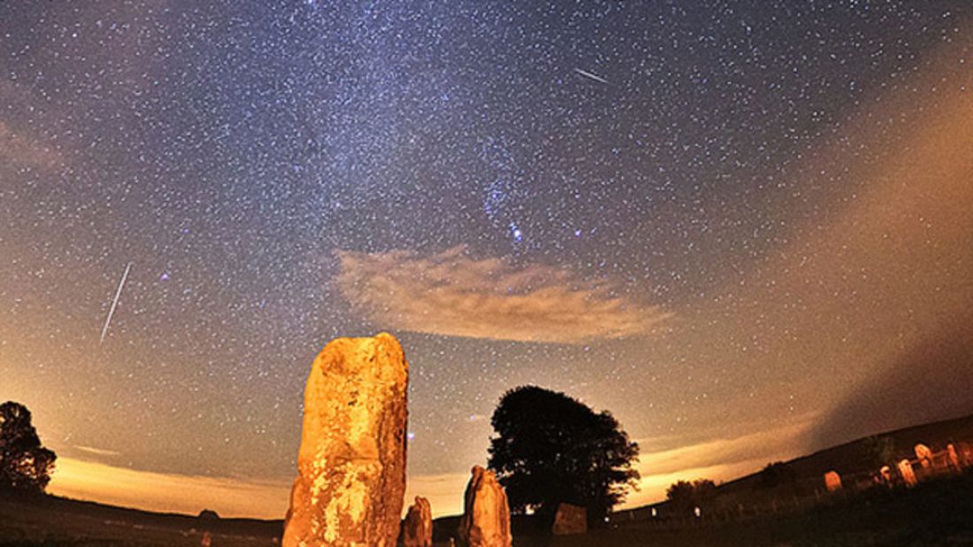 <a href="http://ireport.cnn.com/docs/DOC-861623">Renata Arpasova </a>spent the early morning hours Sunday photographing the Orionid meteor shower from Wiltshire, England.