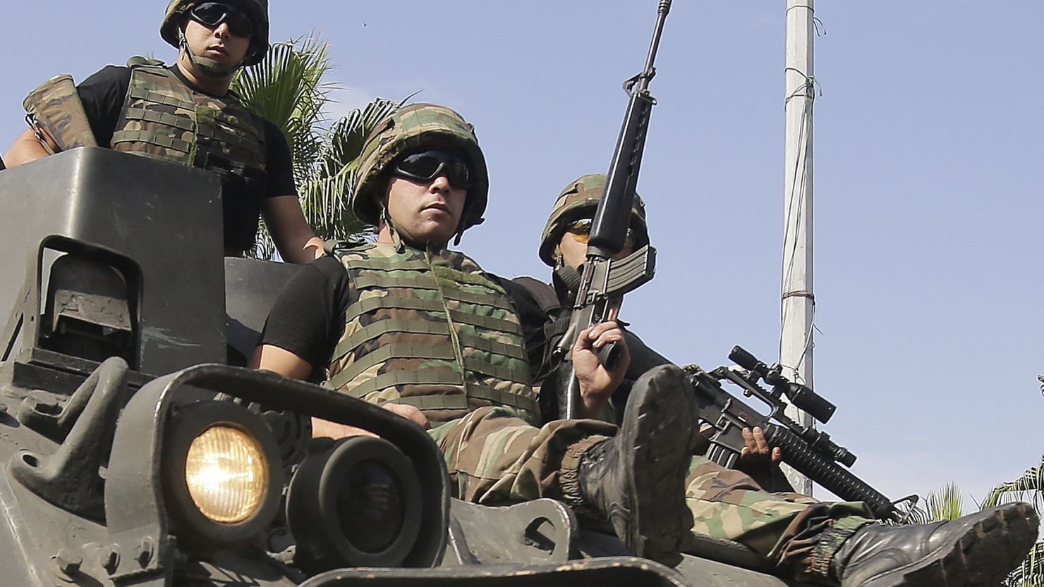 Lebanese army commandos deploy to Tripoli where clashes took place between Sunnis and Alawites on October 23, 2012.