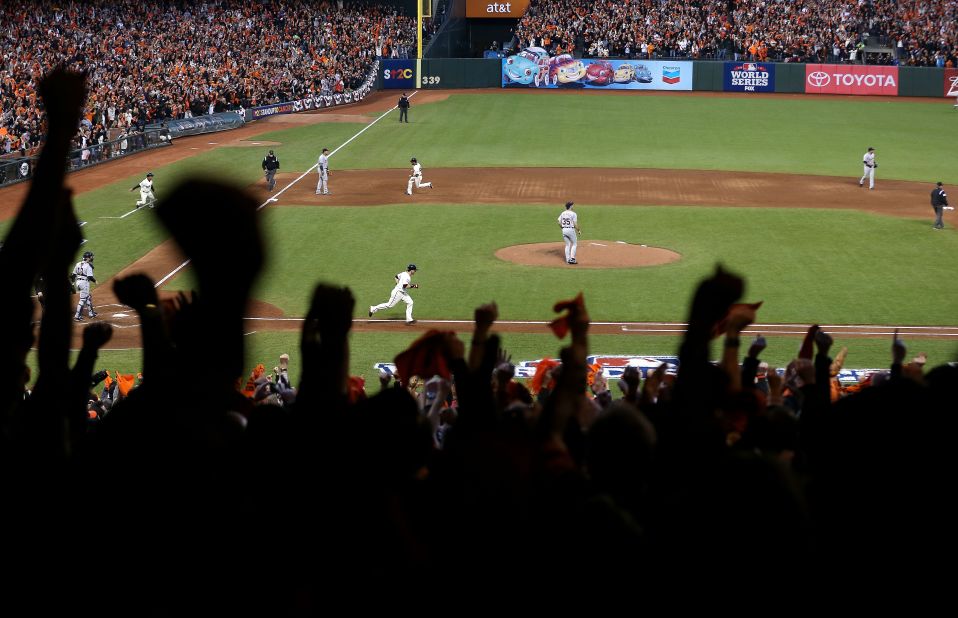 WORLD SERIES GAME 1: Pablo Sandoval's 3 HRs lift Giants over Tigers