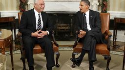  U.S. President Barack Obama (R) meets with former Secretary of State General Colin Powell (L) in the Oval Office of the White House December 1, 2010 in Washington, DC. According to a White House media release, Obama and Powell were expected to discuss various issues including education, and the ratifying the New START Treaty. (Photo by Alex Wong/Getty Images)