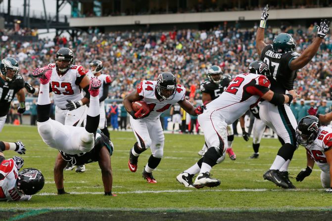 Fullback Jason Snelling of the Atlanta Falcons carries the ball for a first quarter touchdown against the Philadelphia Eagles on Sunday in Philadelphia.