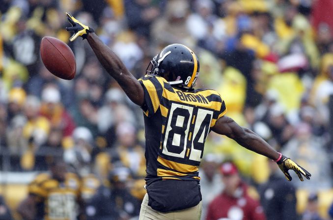 The Steelers' Antonio Brown celebrates a first down against the Redskins on Sunday.