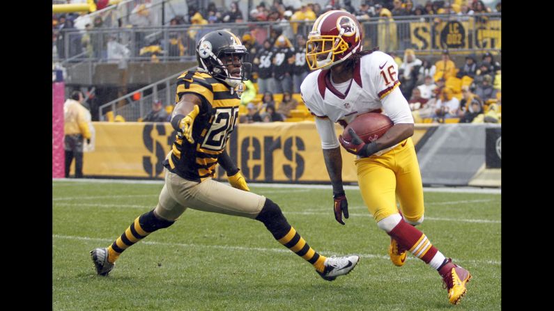 Brandon Banks of the Redskins carries the ball against Cortez Allen of the Steelers during the game on Sunday.