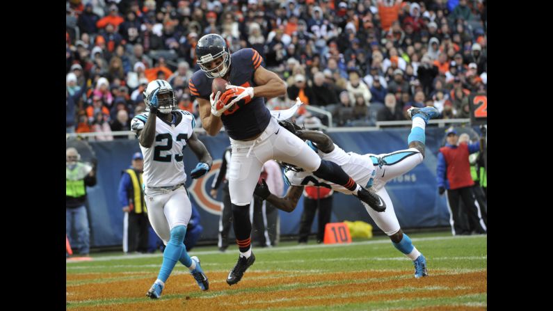 Kellen Davis of the Chicago Bears catches a touchdown pass as No. 30 Charles Godfrey and No. 23 Sherrod Martin of the Carolina Panthers cover him on Sunday in Chicago. The Bears defeated the Panthers 23-12.