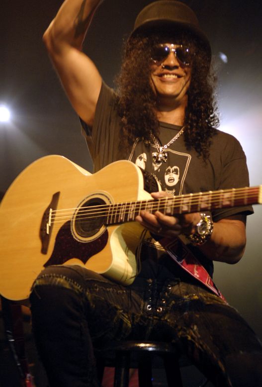 Slash performs in New York City in 2008.