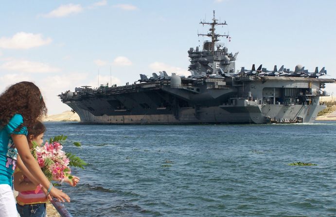 Los oficiales de alto rango del portaaviones USS Enterprise enfrentaron acción disciplinaria en 2011 por no detener una serie de atrevidos videos que se mostraron en el Enterprise entre 2005 y 2007. 