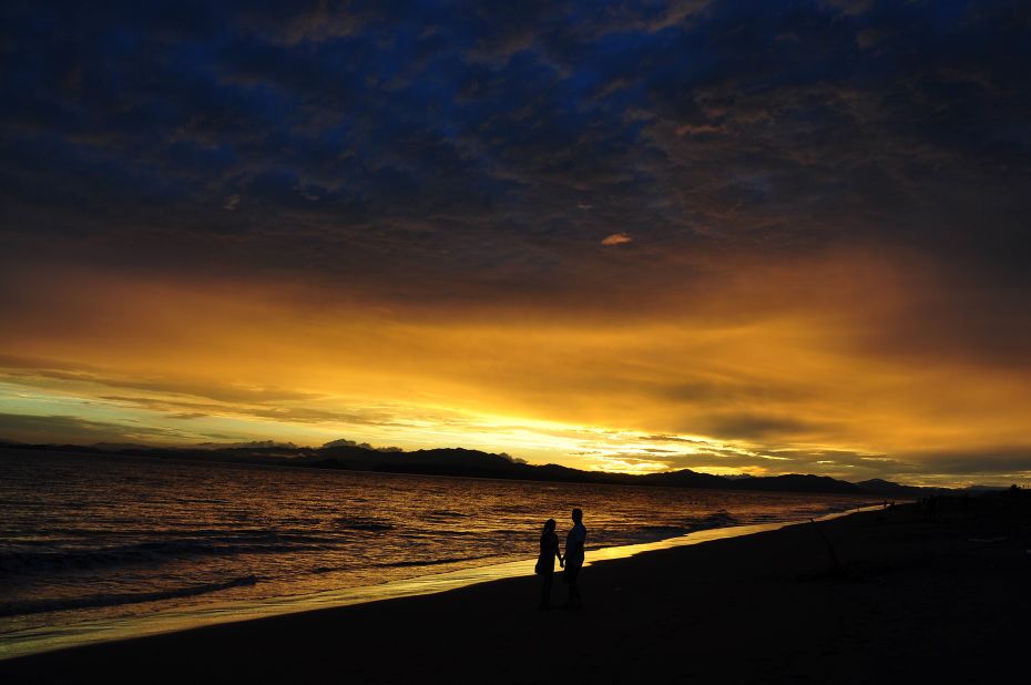 Let the sun go down in Costa Rica without any political back and forth.