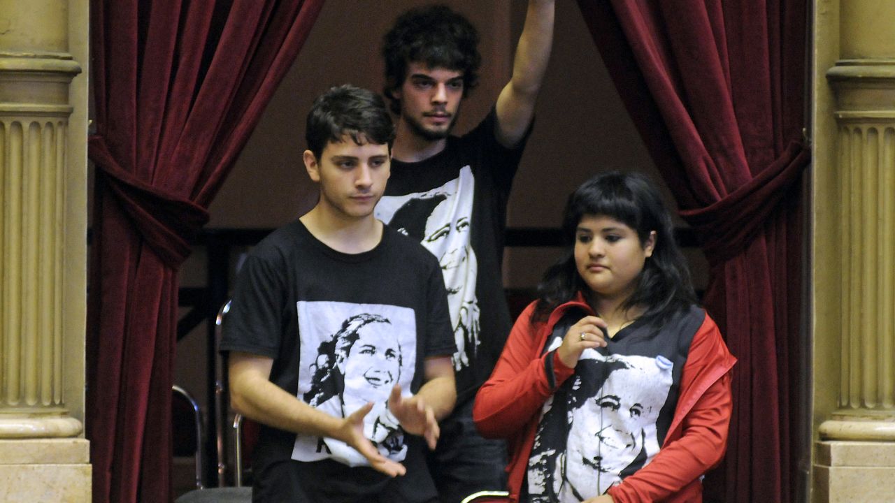 Argentinian youngsters attend a Chamber of Deputies debate over lowering the voting age in Buenos Aires on October 31, 2012.