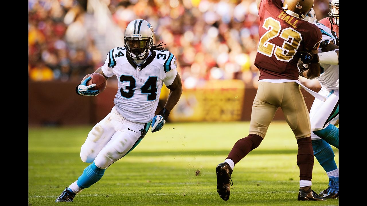 DeAngelo Williams of the Panthers runs for a touchdown against the Redskins on Sunday.
