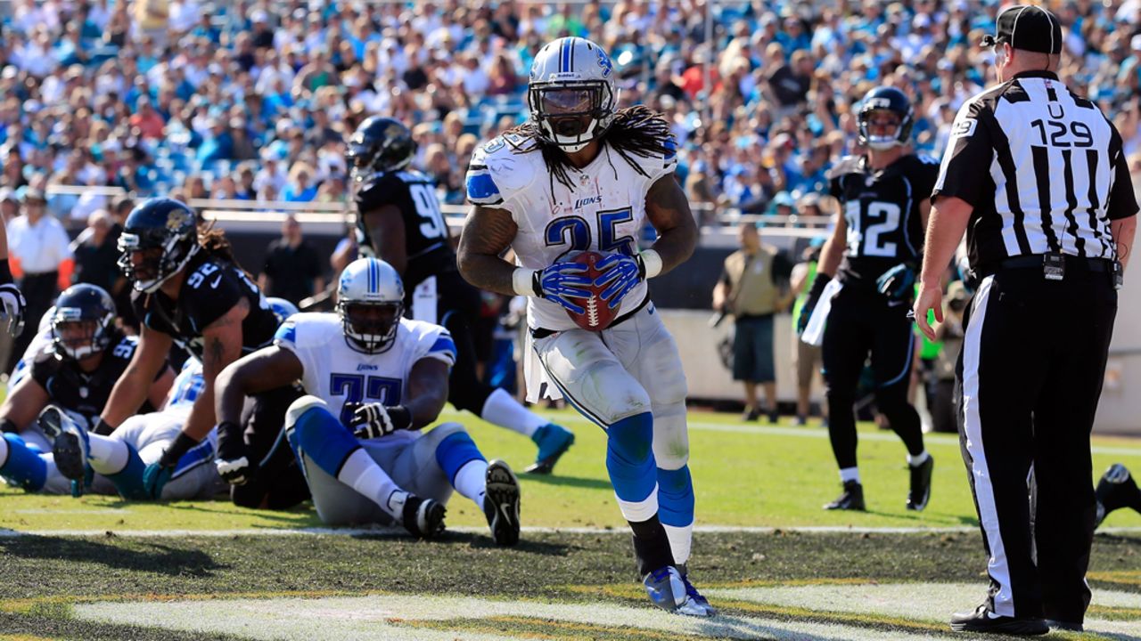 Mikel Leshoure of the Lions scores a touchdown during the game against the Jaguars on Sunday.