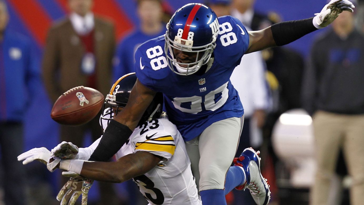 Keenan Lewis of the Pittsburgh Steelers breaks up a pass intended for Hakeem Nicks of the New York Giants on Sunday, November 4, at MetLife Stadium in East Rutherford, New Jersey. 