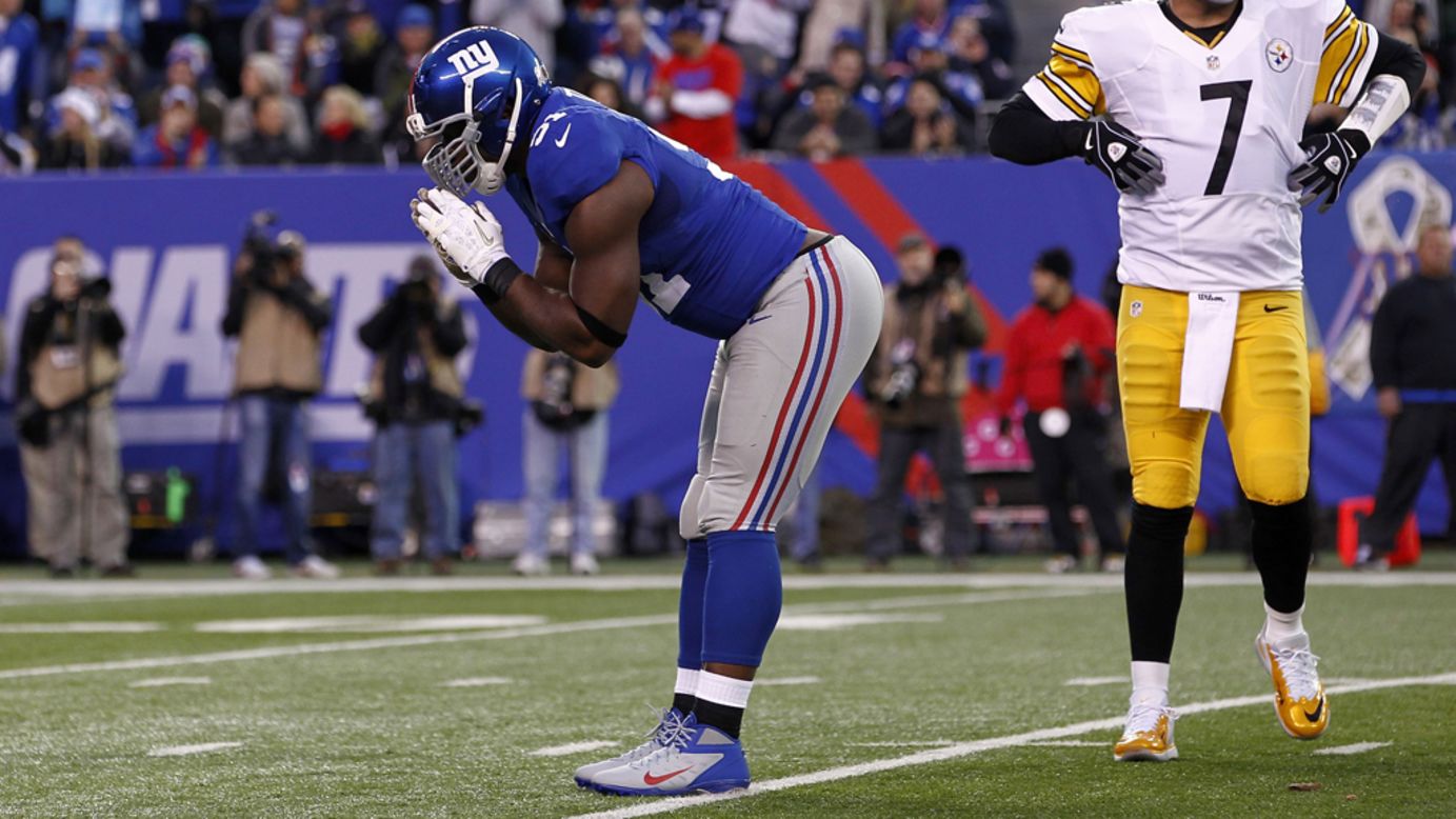 Justin Tuck of the Giants celebrates a sack.