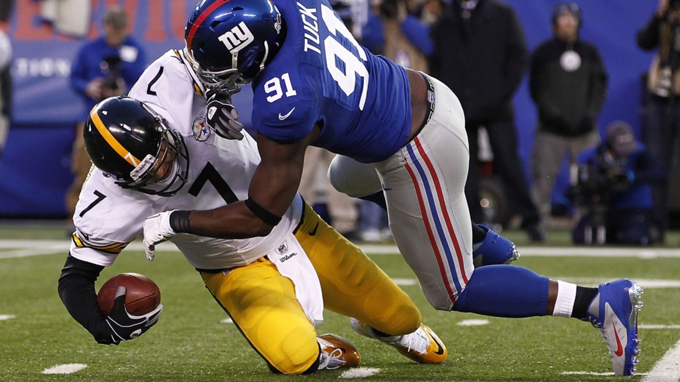 The Giants' Justin Tuck sacks Steelers quarterback Ben Roethlisberger.
