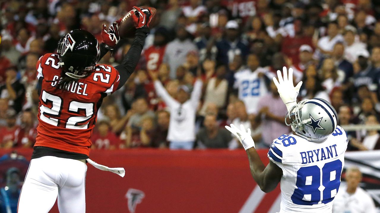 Asante Samuel of the Falcons breaks up a touchdown reception intended for Dez Bryant of the Cowboys on Sunday.