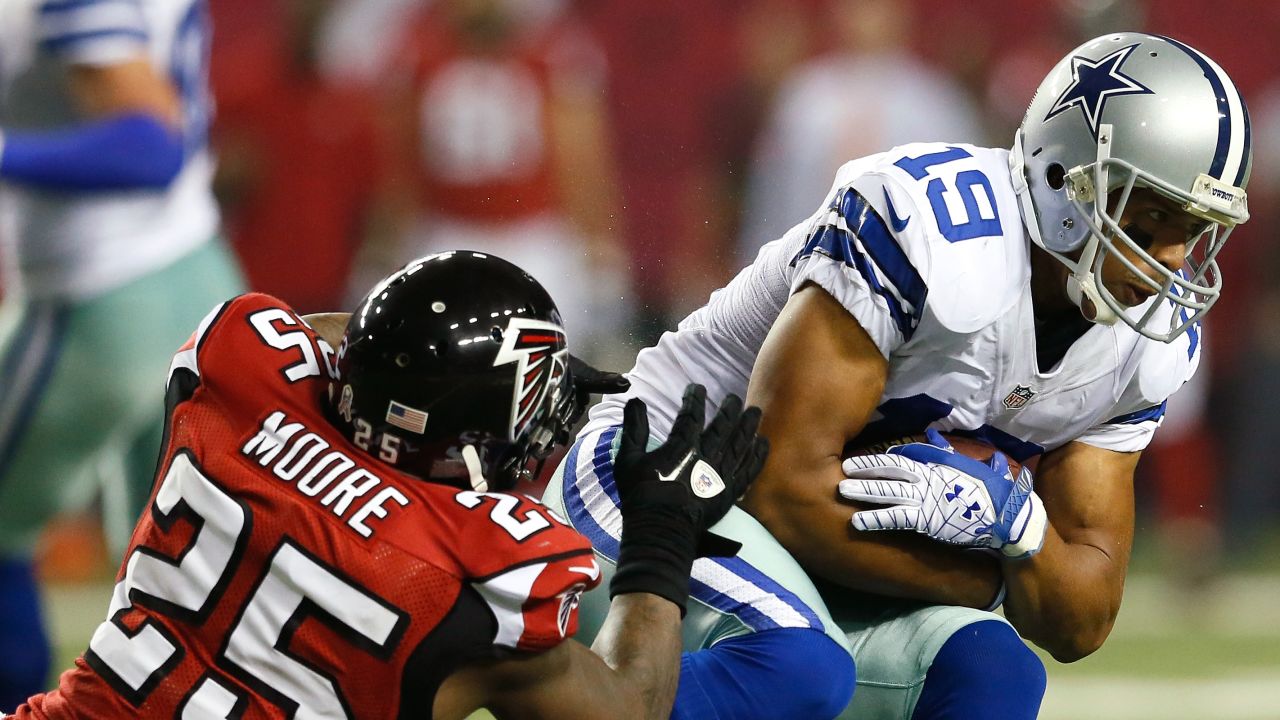 Miles Austin of the Dallas Cowboys pulls in a reception against William Moore of the Atlanta Falcons.