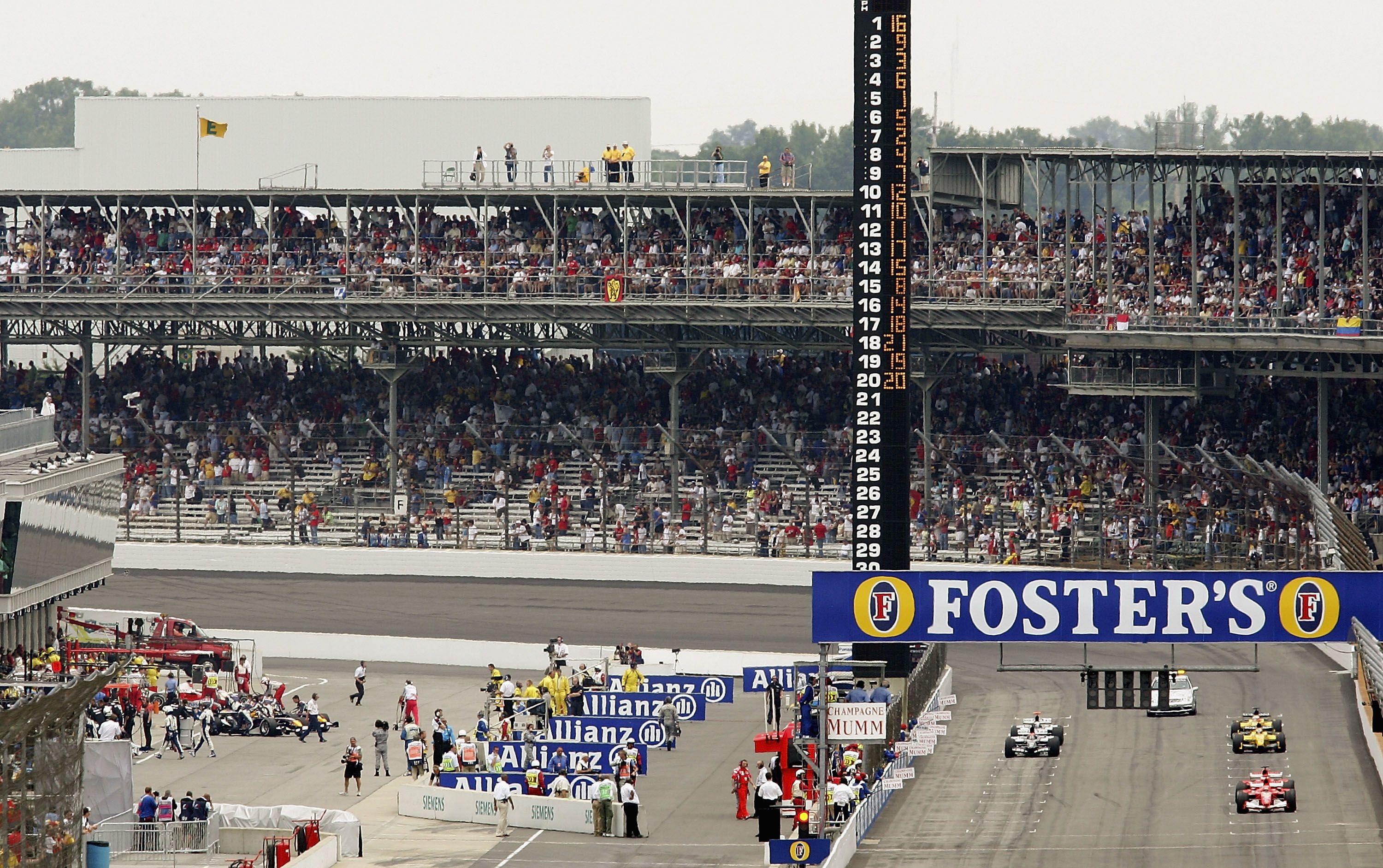"I can clearly recall my heart sinking when one car after another peeled into the pit lane," said BBC commentator Maurice Hamilton. 
