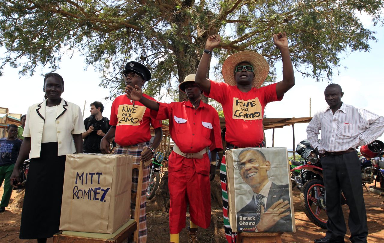 Kenyans prepare villagers for a mock vote for the U.S. presidential elections in Kogelo, where Obama's father was born and raised.