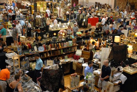 <a href="http://www.randolphstreetmarket.com/" target="_blank" target="_blank">Randolphstreetmarket.com</a>; one weekend a month (dates vary). Advance-purchase admission $8, day-of admission $10. 