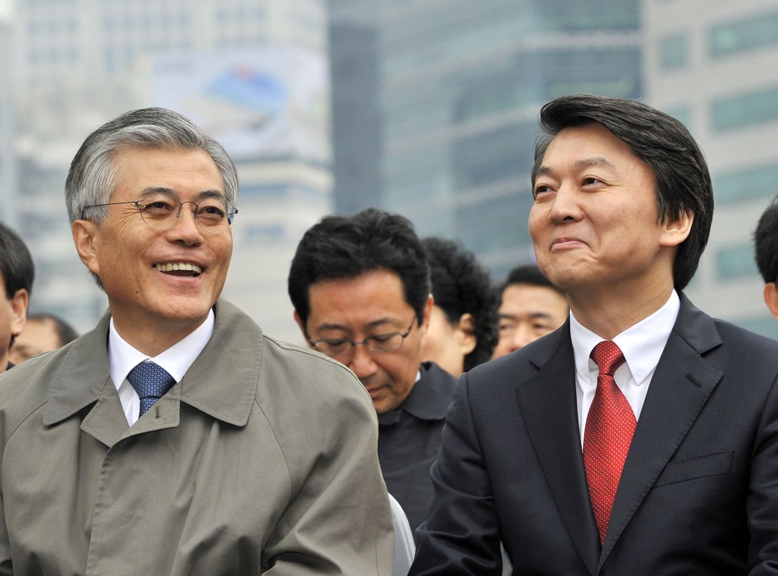 South Korean candidates Moon Jae-In, left, and Ahn Cheol-soo agree to field one candidate between the two of them.