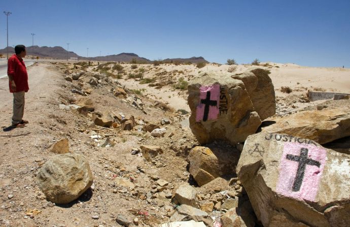 Mexico is embroiled in a battle against drugs, which in the last six years has accounted for 60,000 deaths, with 16,000 bodies remaining unidentified and 24,000 people missing. "My country is really only in the media for drugs and violence, which is sad," said Perez.