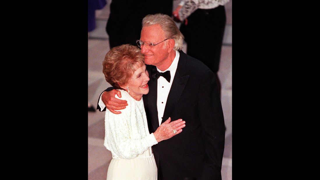 Former first lady Nancy Reagan greets Graham at the gala dedication of the Ronald Reagan Building and International Trade Center.