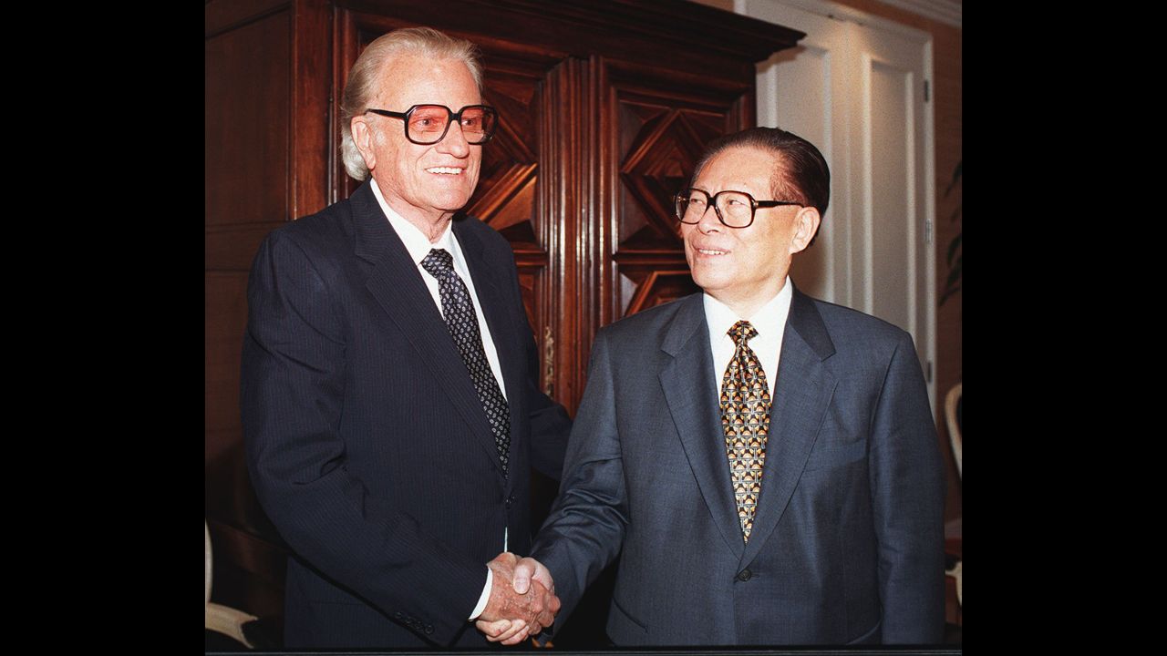 Graham greets Chinese President Jiang Zemin at a California luncheon in 1997.