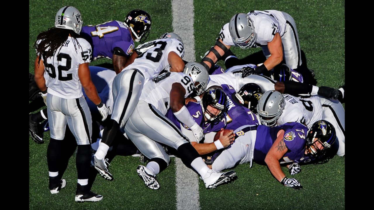 Quarterback Joe Flacco of the Ravens scores a touchdown against the Raiders in the first quarter on Sunday.
