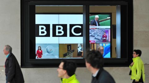 The BBC will pay British politician Lord Alistair McAlpine £185,000, to settle his libel claim.