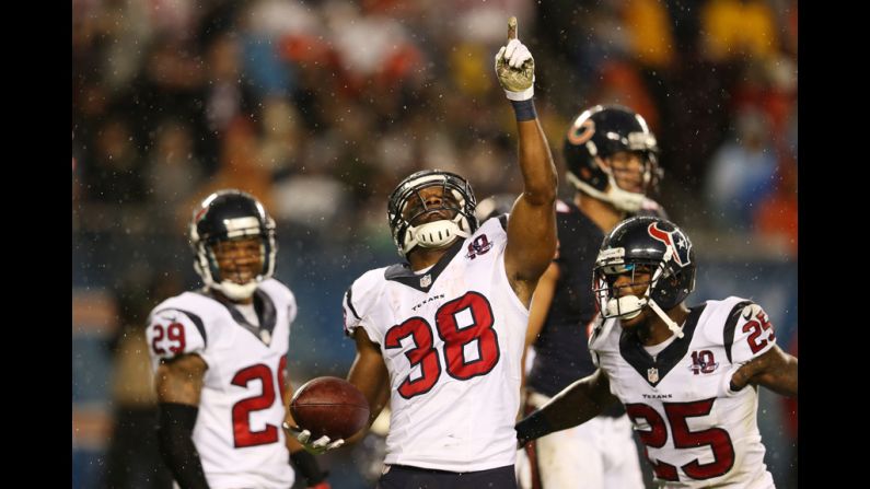 Manning celebrates after his first-quarter interception on a pass thrown by quarterback Jay Cutler of the Bears on Sunday.