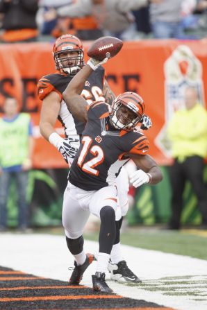 Mohamed Sanu of the Bengals celebrates a touchdown against the Giants on Sunday.