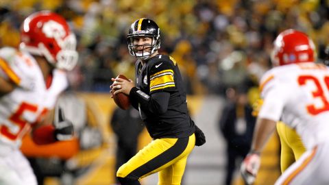 Quarterback Ben Roethlisberger of the Steelers looks to pass in the first half against the Chiefs.