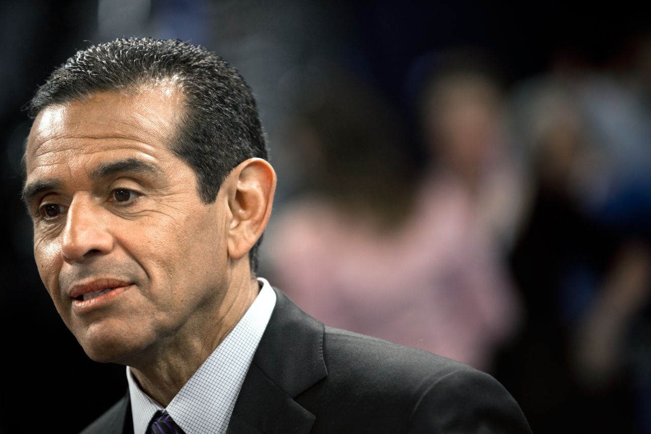 Weeks after separating from his wife, Los Angeles Mayor Antonio Villaraigosa acknowledged he had been having an affair with a local television reporter. 