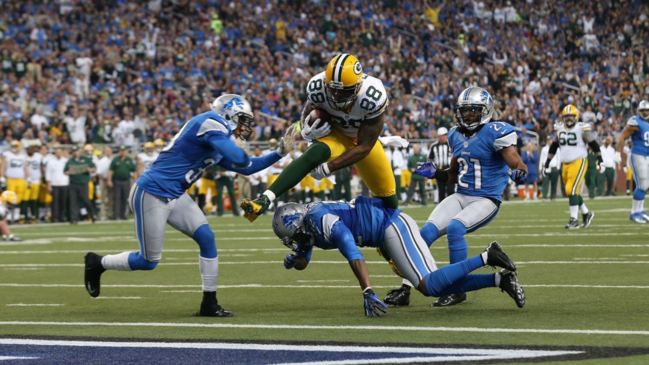 Jermichael Finley of the Green Bay Packers scores on a 20-yard pass from Aaron Rodgers during the second quarter of the game against the Lions on Sunday.