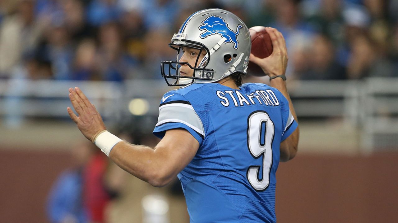 Matthew Stafford of the Lions drops back to pass during the first quarter of the game against the Packers on Sunday.