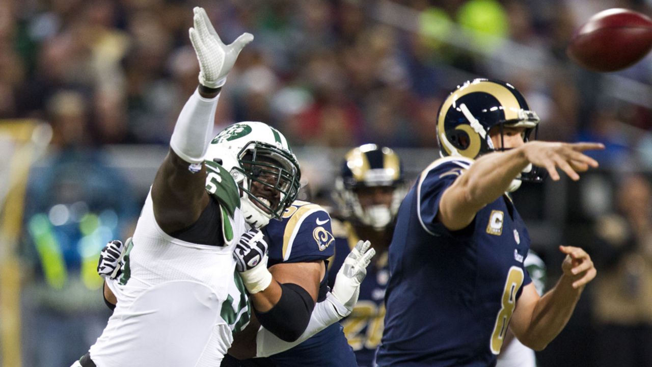 Defensive end Muhammad Wilkerson of the Jets tries to bat the ball away from quarterback Sam Bradford of the Rams during the game on Sunday.