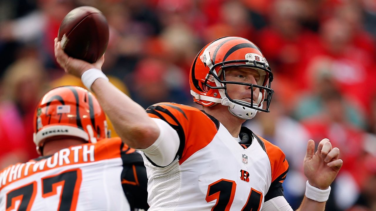 Quarterback Andy Dalton of the Bengals passes during the game against the Chiefs on Sunday.