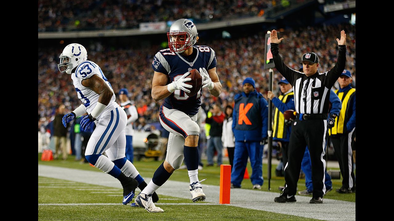 Rob Gronkowski of the Patriots beats Kavell Conner of the Colts into the end zone for a touchdown in the first half on Sunday.