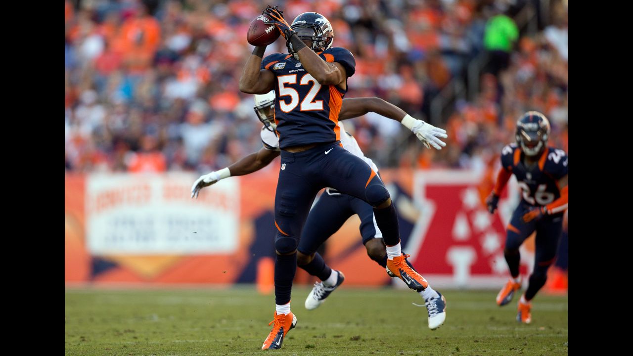 Linebacker Wesley Woodyard of the Broncos intercepts a pass during the second quarter against the Chargers on Sunday.